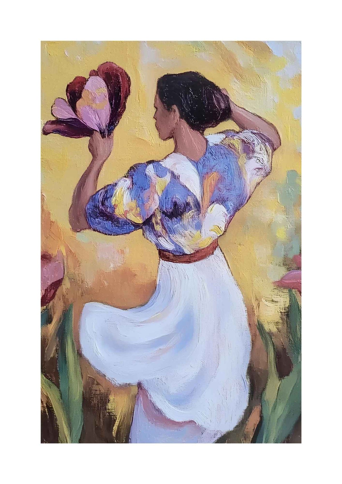 Kvindelig figur med blomster