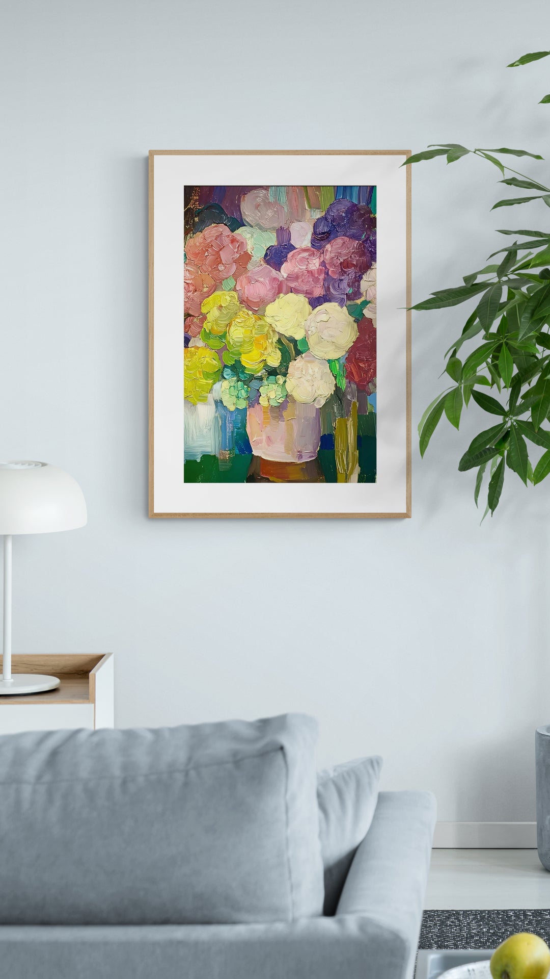 Farverige blomster i vase