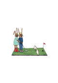 Skuttis spiller minigolf