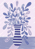 Vase med lilla blomster