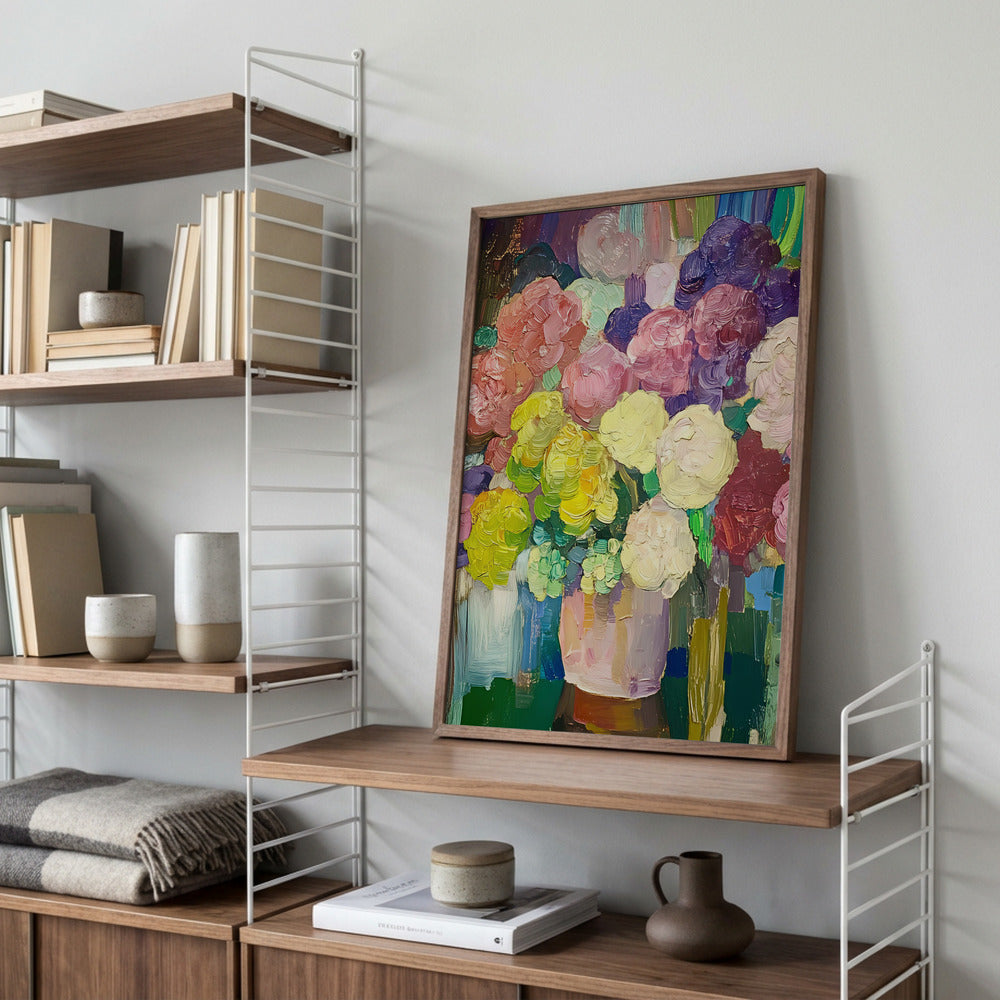 Farverige blomster i vase